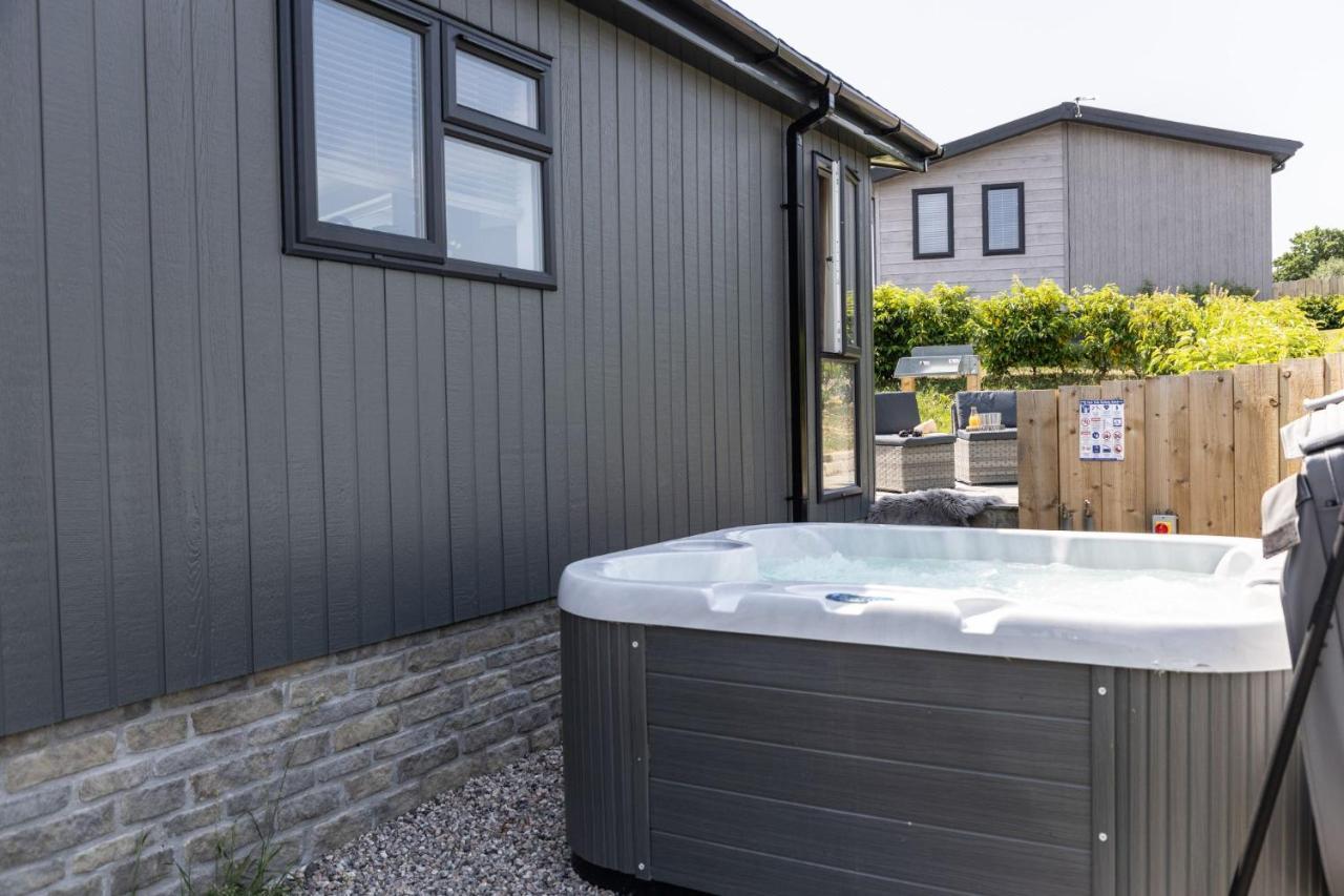 Rose Lodge, 21 Roadford Lake Lodges Lifton Exterior photo